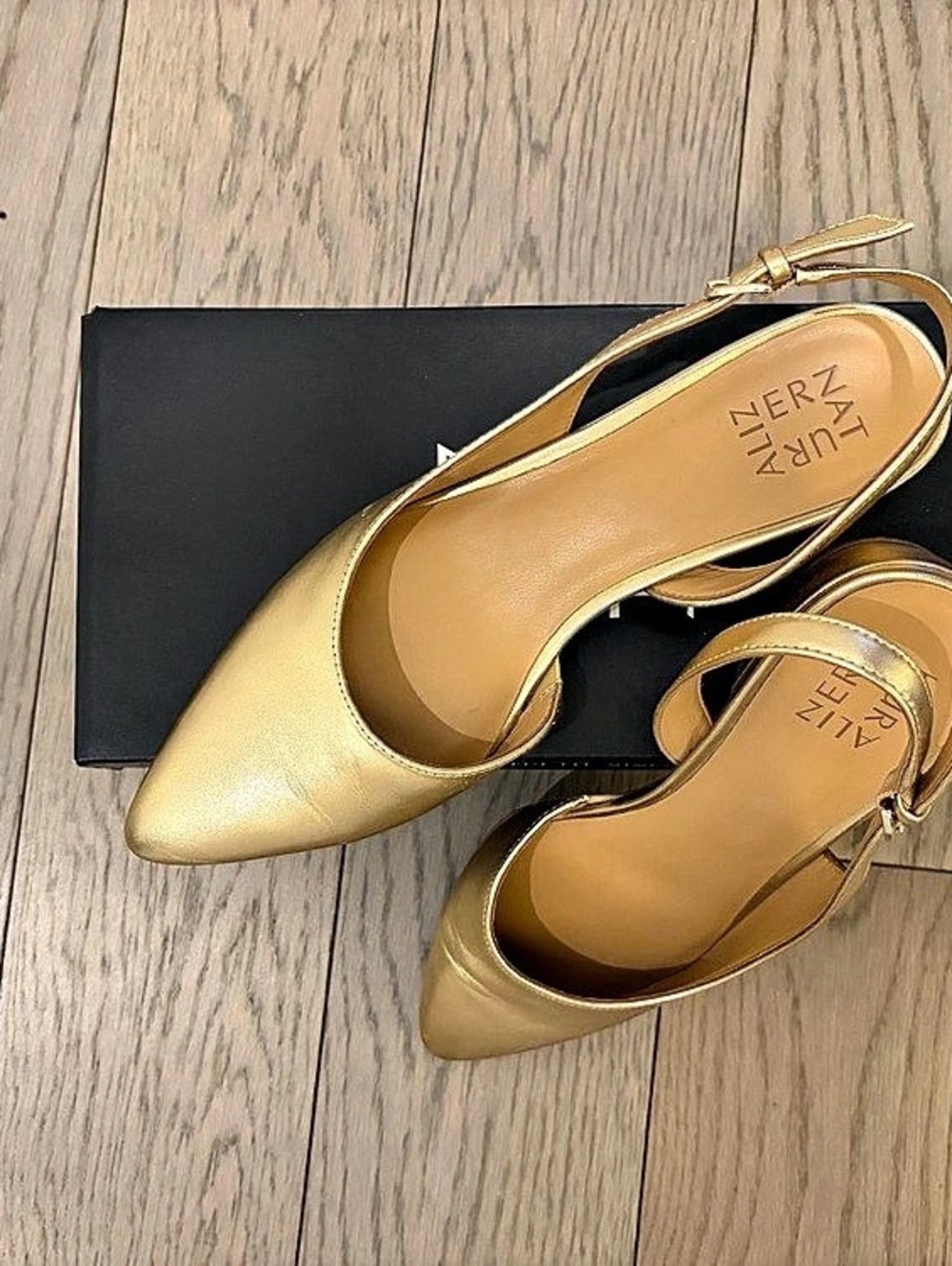 Naturalizer Gold Pointed-Toe Heels US 8.5 Like New